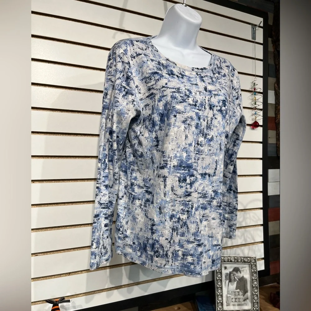 Relativity long sleeved tee size large - Picture 3 of 8